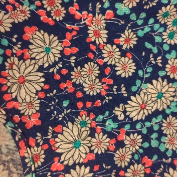 About a girl crop top - Picture 2 of 4